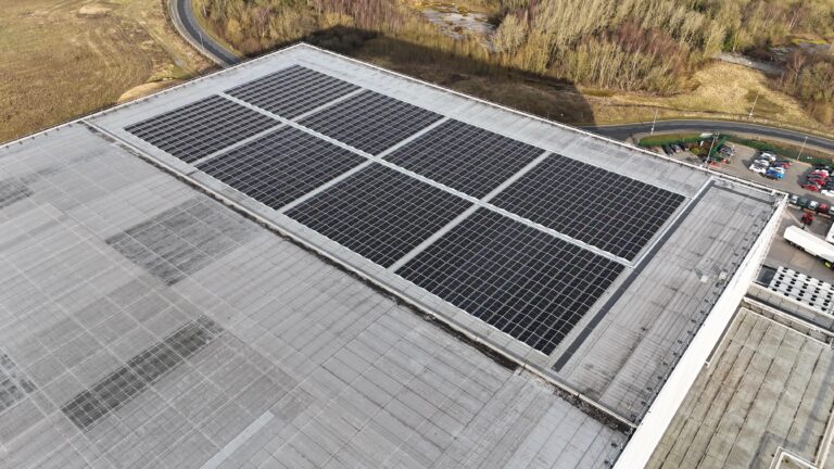 A photo of a 1MW solar installation to showcase warehouse solar on a large building